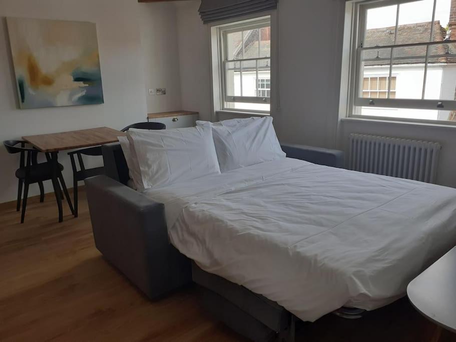 Apartment 6 At Number 8: City Centre, 1 Bedroom, Sofa Bed In Lounge Canterbury Exterior foto